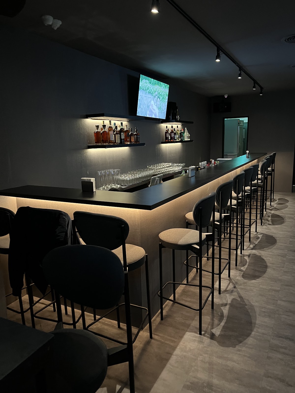 BAR ONE — pub in Taipei