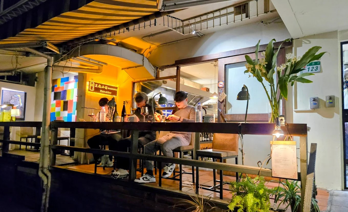 Black Bottle — bar in Taipei
