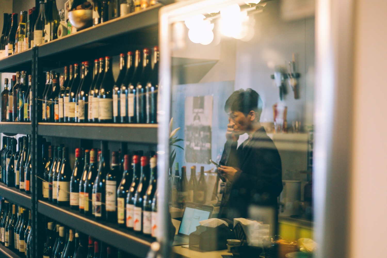 The wine wall, with Gao Zhongming behind the counter