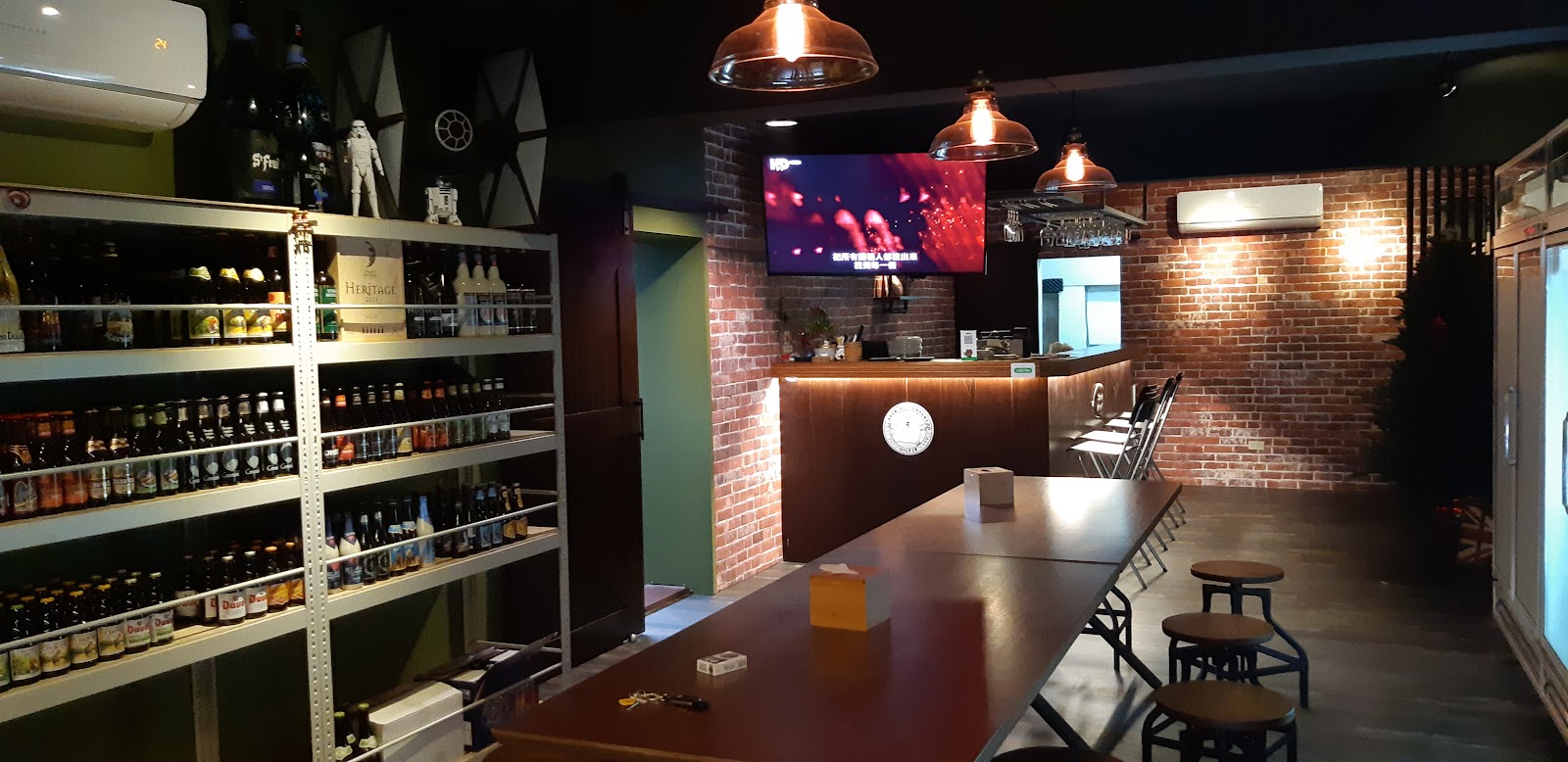 CHILLAX Craft Beer Bar — pub in Taipei