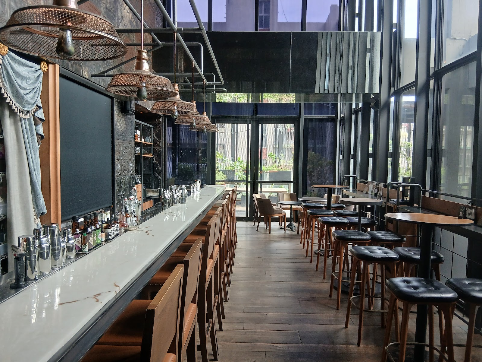 EAST END — bar in Taipei