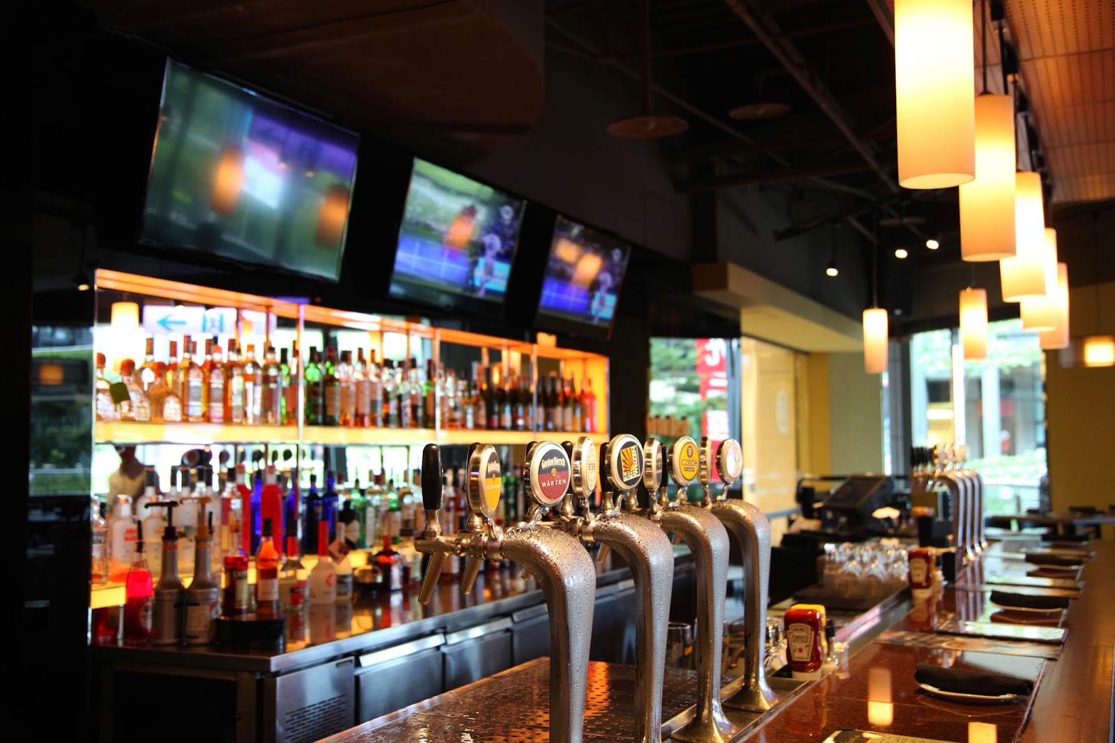 GB Brewery Restaurant – Taipei HsinYi Store — pub in Taipei