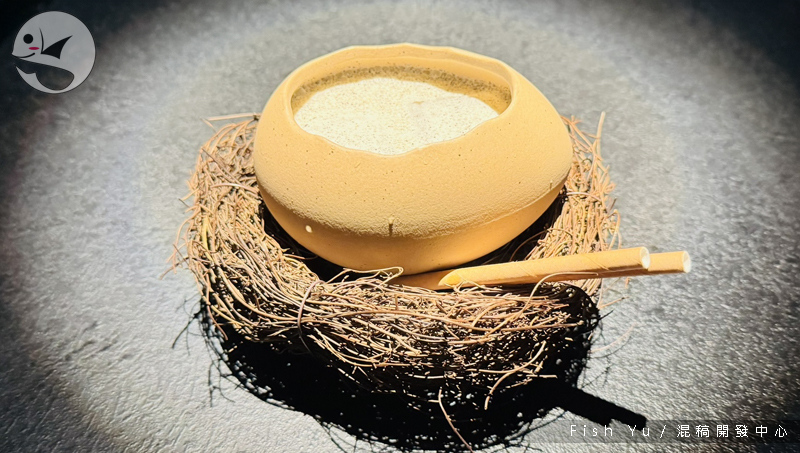 Phi Phi Island's Remains — Thai milk tea, nest-shaped glass