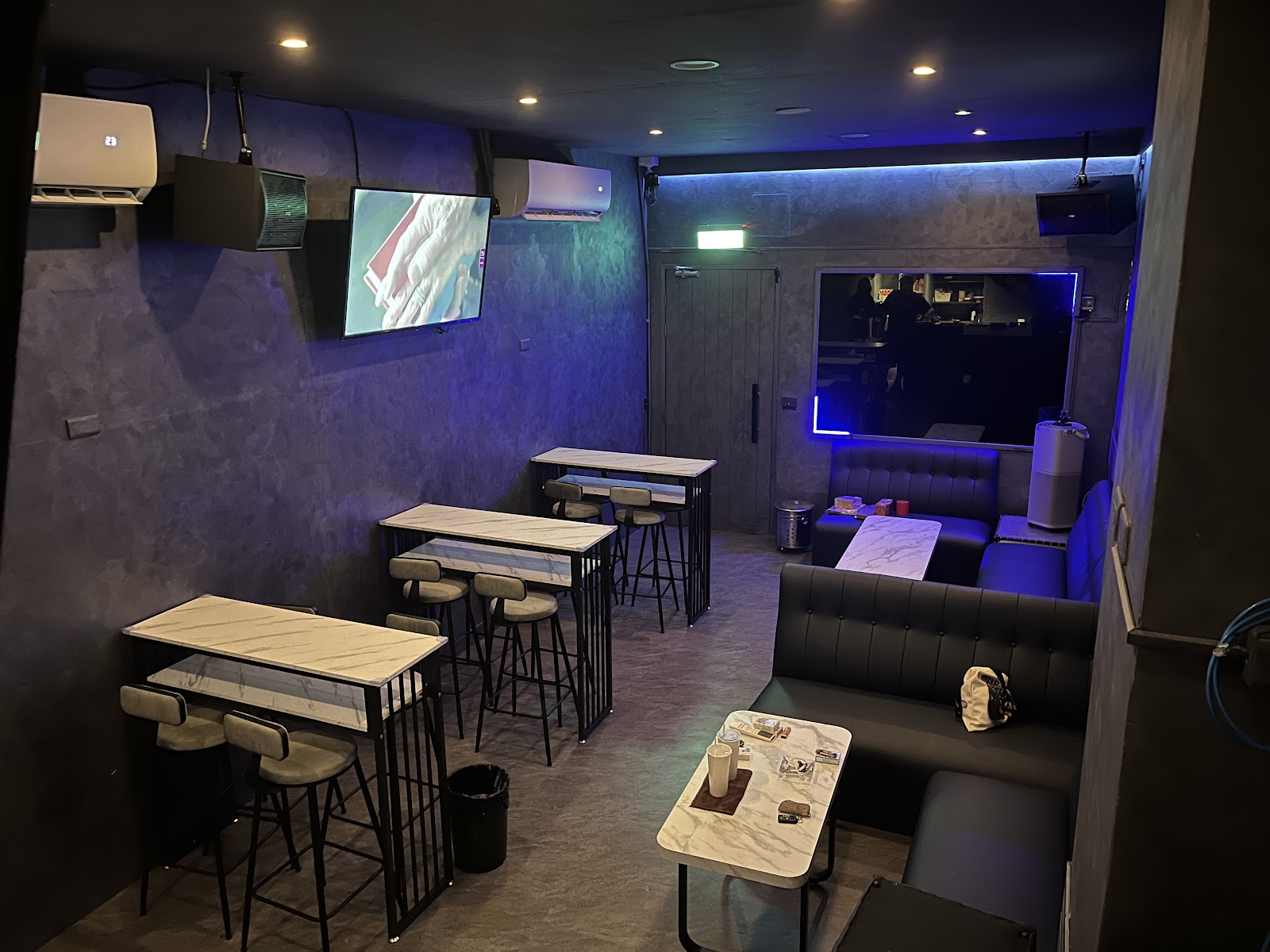 OLD PLACE BAR — pub in Taipei
