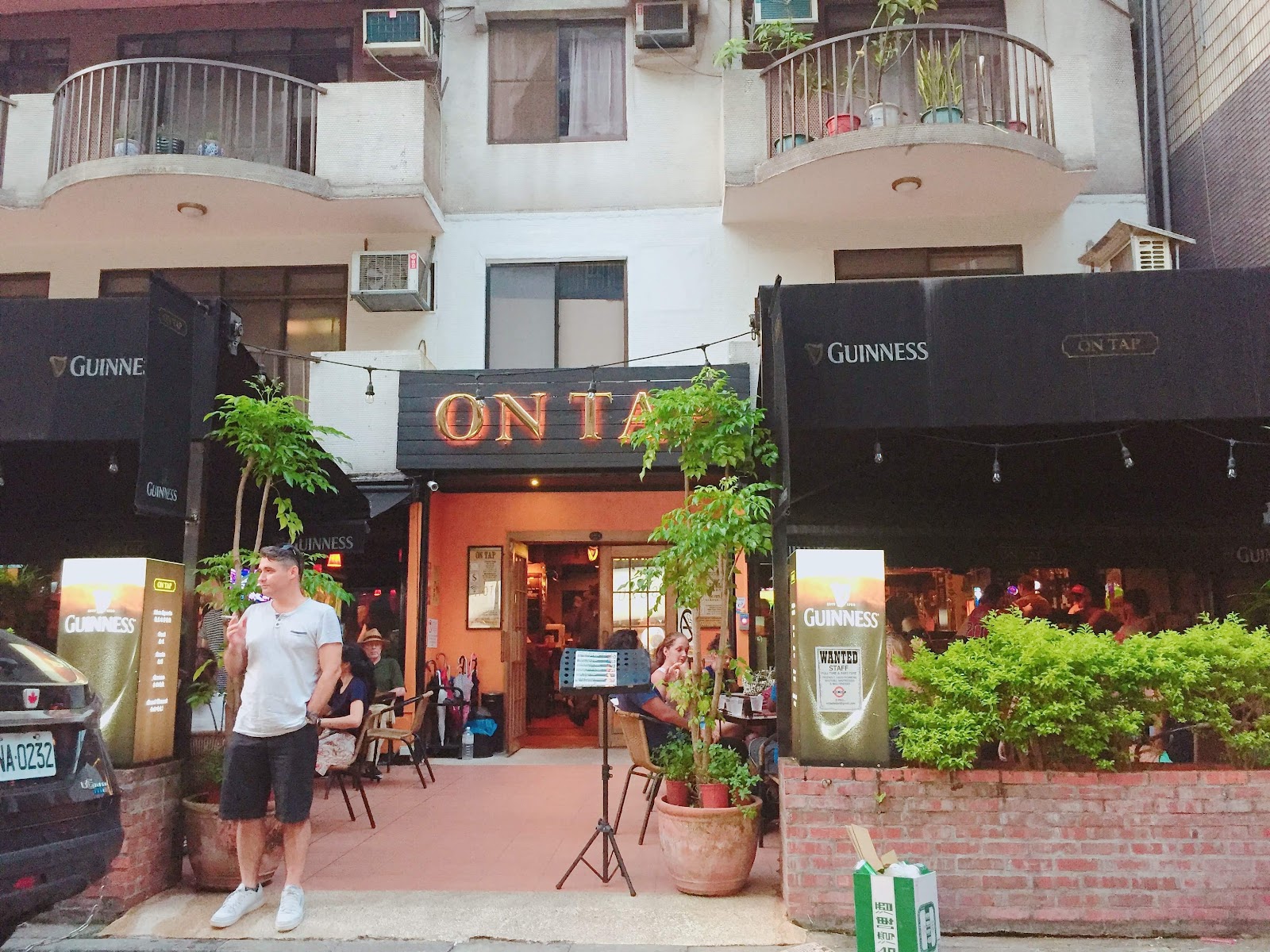ON TAP — pub in Taipei